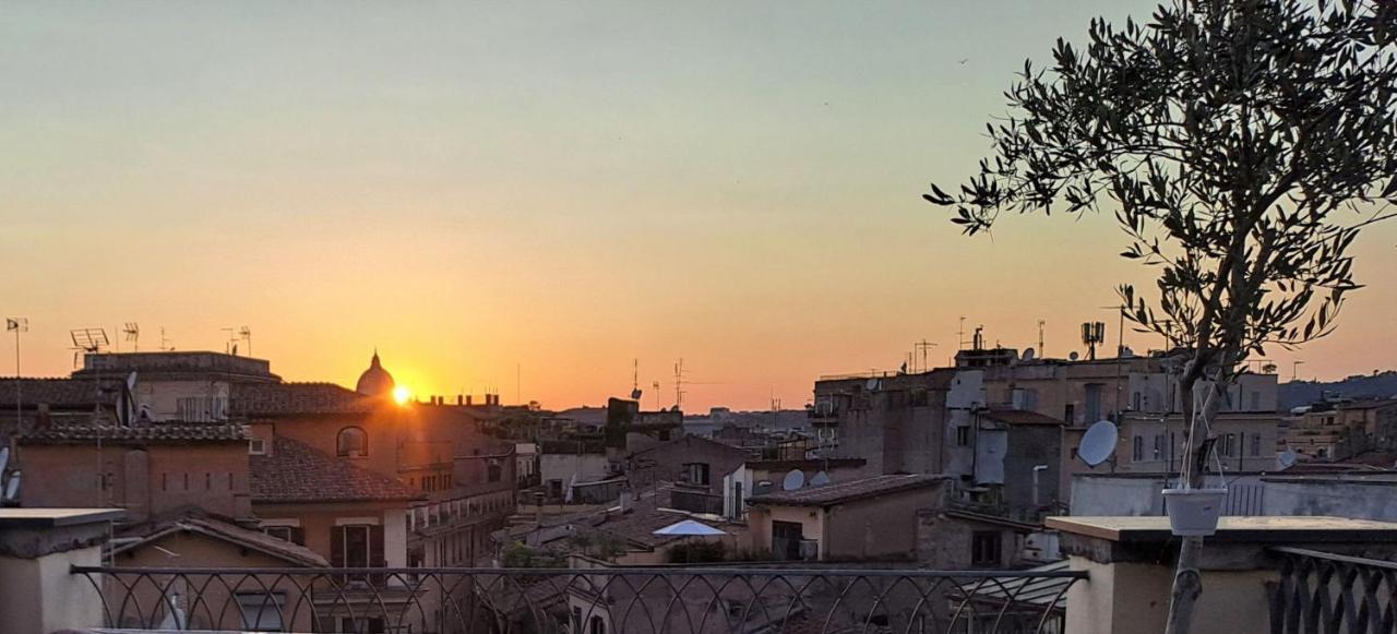 Apartment Terrace On The Monuments Of Rome
