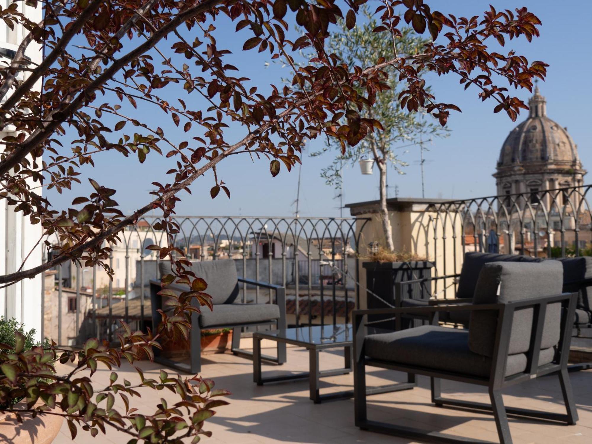 Apartment Terrace On The Monuments Of Rome